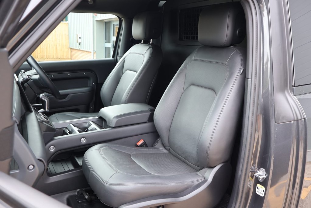 Land Rover Defender 90 HARD TOP X-DYNAMIC HSE STYLED BY SEEKER SUPER LOW MILES  19