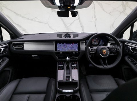 Porsche Macan S 16