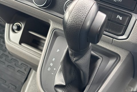 Volkswagen Crafter CR35 177 ps Tdi L2 H2 Trendline DSG Panel Van 33