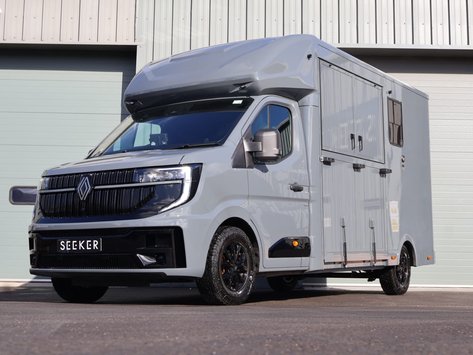 Renault Master DEMO MODEL 3.5 TON ADVANCE 150 AUTO STALLION BUILD SEEKER HORSEBOX REAR BED