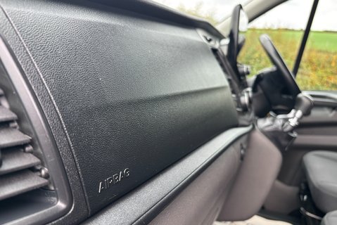 Ford Transit Custom 320 L1 Trend 130 ps Panel Van - Air Con / Twin Side Loading Doors 35