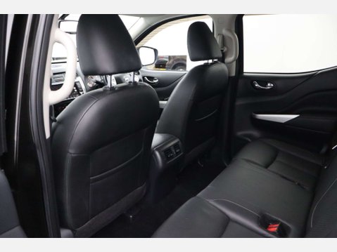 Nissan Navara 2.3 Navara Tekna dCi Auto 4WD 5dr 33