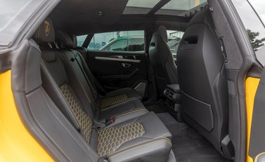 Lamborghini Urus 16