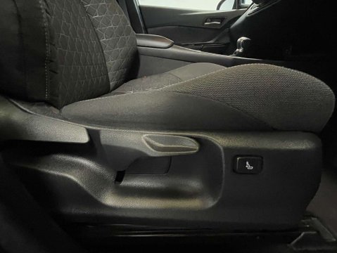 Toyota C-HR 1.8 C-HR Design HEV CVT 5dr 13