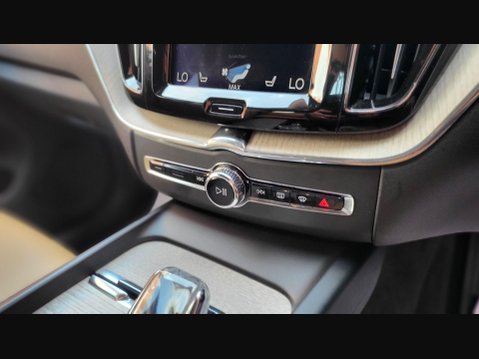 Volvo XC60 B4 INSCRIPTION AWD 28