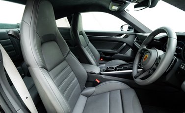 Porsche 911 Turbo S (992) 14