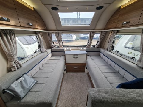 Swift Accord Quattro FB Dealer Special 820sr 17