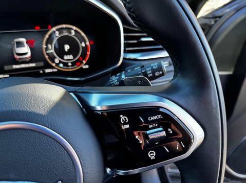 Jaguar F-Pace R-DYNAMIC HSE BLACK 92