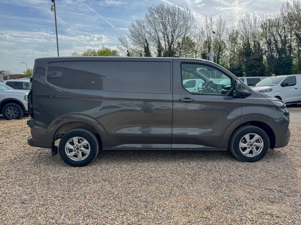 Ford Transit Custom SWB L1H1 Low Roof Limited 300 Air Con Alloys Camera Sensors Euro 6 5