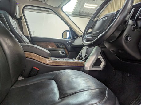 Land Rover Range Rover 3.0 Range Rover Vogue SE SDV6 Auto 4WD 5dr 30