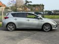 Toyota Auris VVT-I EXCEL HYBRID AUTO 2