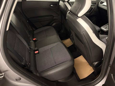 Renault Captur 1.6 E-TECH techno Auto Euro 6 (s/s) 5dr 9