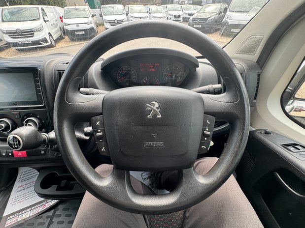 Peugeot Boxer LWB L3H2 Medium Roof Professional Premium Plus 335 16