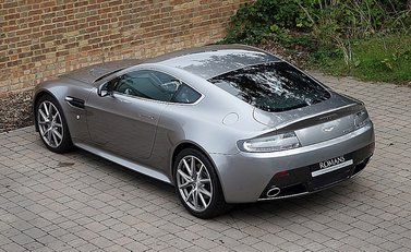 Aston Martin V8 Vantage S 9
