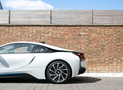 BMW I8 25
