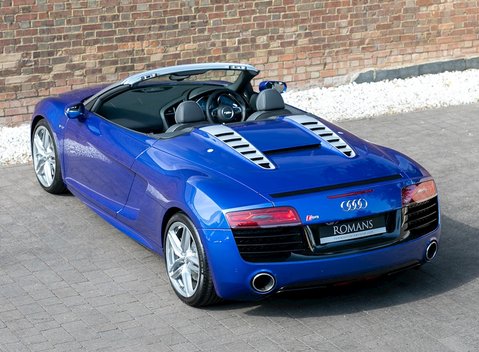 Audi R8 V10 Spyder 11
