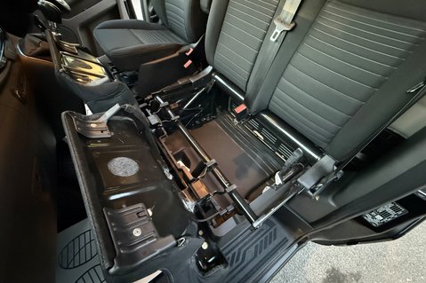 Ford Transit Custom 280 LIMITED ECOBLUE - NO VAT - 1 OWNER—FULL SERVICE HISTORY -APPLE CARPLAY  32