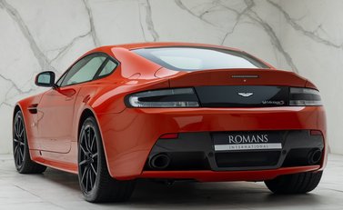 Aston Martin V12 Vantage S 10