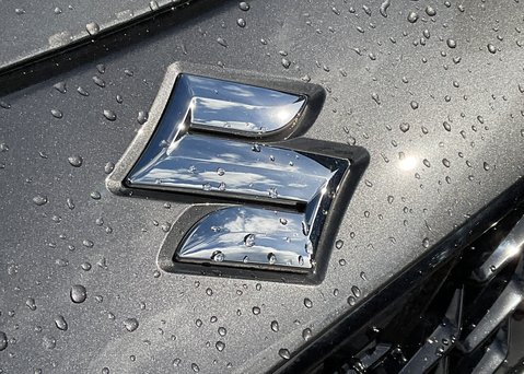 Suzuki Swift MOTION 9