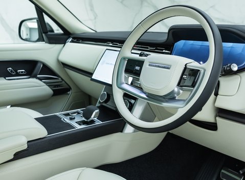 Land Rover Range Rover P530 Autobiography LWB (7 Seat) 10