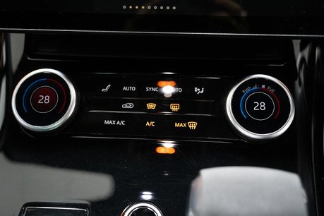 Land Rover Range Rover Sport 3.0 D300 MHEV Dynamic SE SUV 5dr Diesel Auto 4WD Euro 6 (s/s) (300 ps) 14