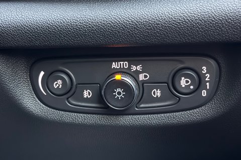 Vauxhall Insignia SRI VX-LINE NAV AUTOMATIC - REVERSE CAMERA -20 INCH ALLOYS 47