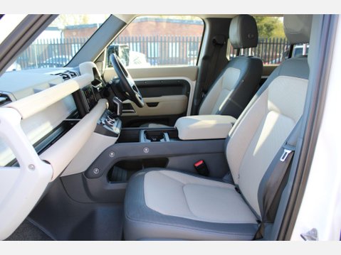 Land Rover Defender 3.0 D300 MHEV X-Dynamic SE SUV Auto 4WD 10