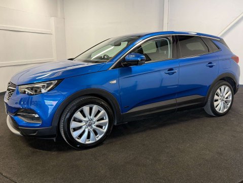 Vauxhall Grandland X 1.6 Grandland X SRi Nav Hybrid4 Auto 4WD 5dr 2