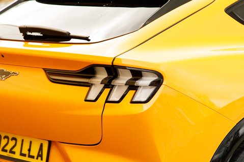 Ford Mustang Mach-E BASE 10