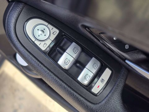 2016 Mercedes-Benz C-Class thumbnail 24
