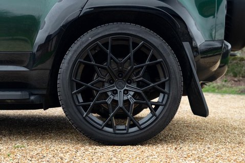 Land Rover Defender 3.0 D300 MHEV X-Dynamic HSE Auto 4WD Euro 6 (s/s) 5dr 16