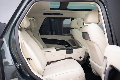 Land Rover Range Rover 3.0 D350 MHEV Autobiography Auto 4WD Euro 6 (s/s) 5dr 34