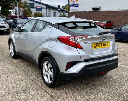Toyota C-HR 1.8 C-HR Icon HEV CVT 5dr 9