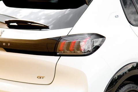 Peugeot 208 GT 11
