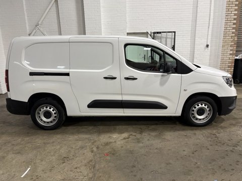 Vauxhall Combo L2H1 2300 DYNAMIC 4