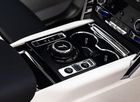 Rolls-Royce Cullinan V12 18