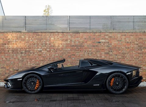 Lamborghini Aventador S LP740-4 Roadster 2