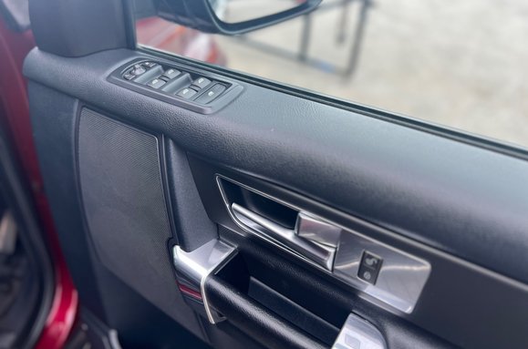 Land Rover Discovery SDV6 SE AUTO 7 SEATER 26