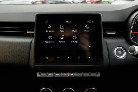 Renault Clio ICONIC TCE 23