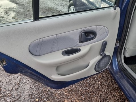 Renault Clio EXPRESSION 16V 27