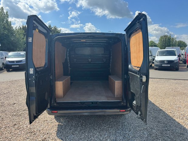 Renault Trafic AUTO SWB L1H1 Sport SL30 Air Con Alloys Camera Nav Sensors EURO 6 8