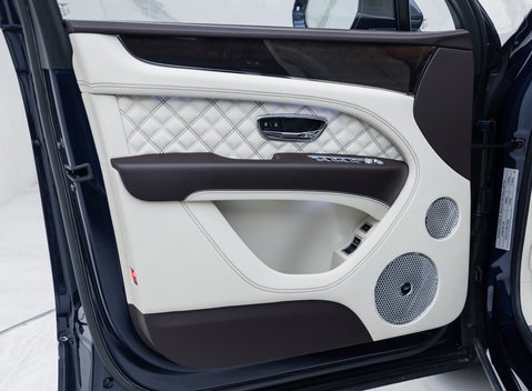 Bentley Bentayga V8 First Edition LHD 36