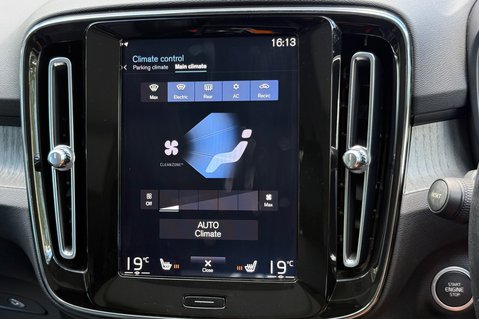Volvo XC40 B4 INSCRIPTION PRO AWD MHEV - ONE OWNER - PAN ROOF - APPLE CARPLAY  48