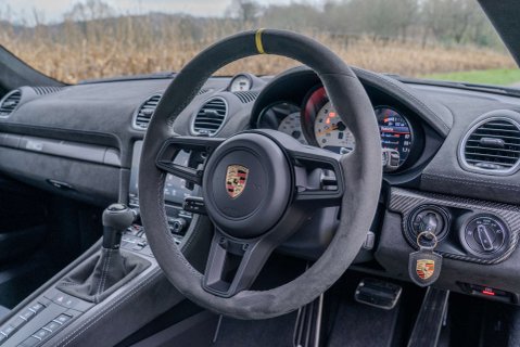 Porsche 718 GT4 RS 13