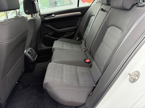 Volkswagen Passat SE NAV TDI DSG 12