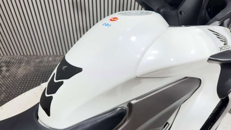 Honda VFR 2011 ONLY 22K NEW MOT SERVICED TOP BOX TOURER 800CC 19