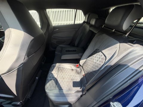 Volkswagen Golf R-LINE ETSI DSG 36