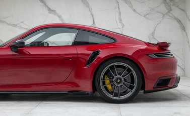 Porsche 911 Turbo S (992) Lightweight 53