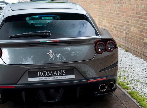 Ferrari GTC4 Lusso 23