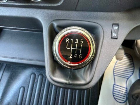 Renault Trucks Uk Master 2.3 dCi ENERGY 35 Business Luton Manual FWD LWB Euro 6 (s/s) 145 BHP 19